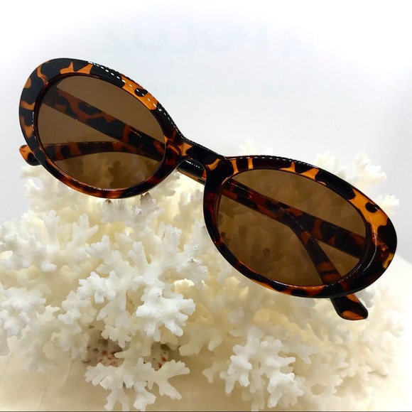 Blue Mandala Accessories - Oval Sunglasses in Tortoise